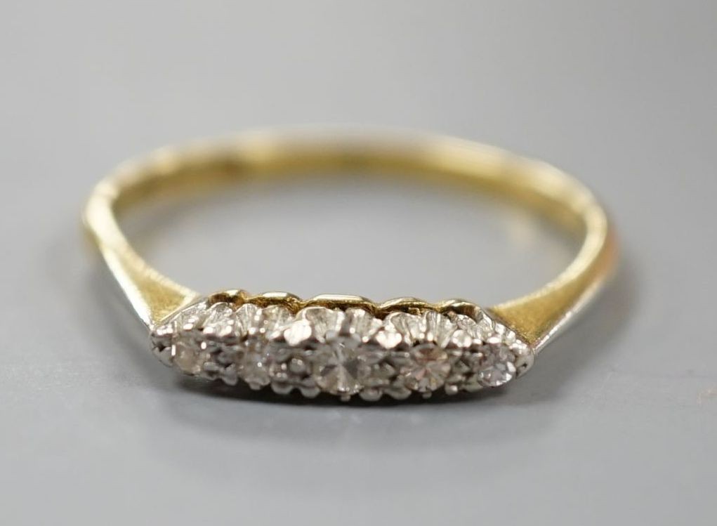 An 18ct and plat. five stone diamond set ring, size R, gross weight 2.4 grams.